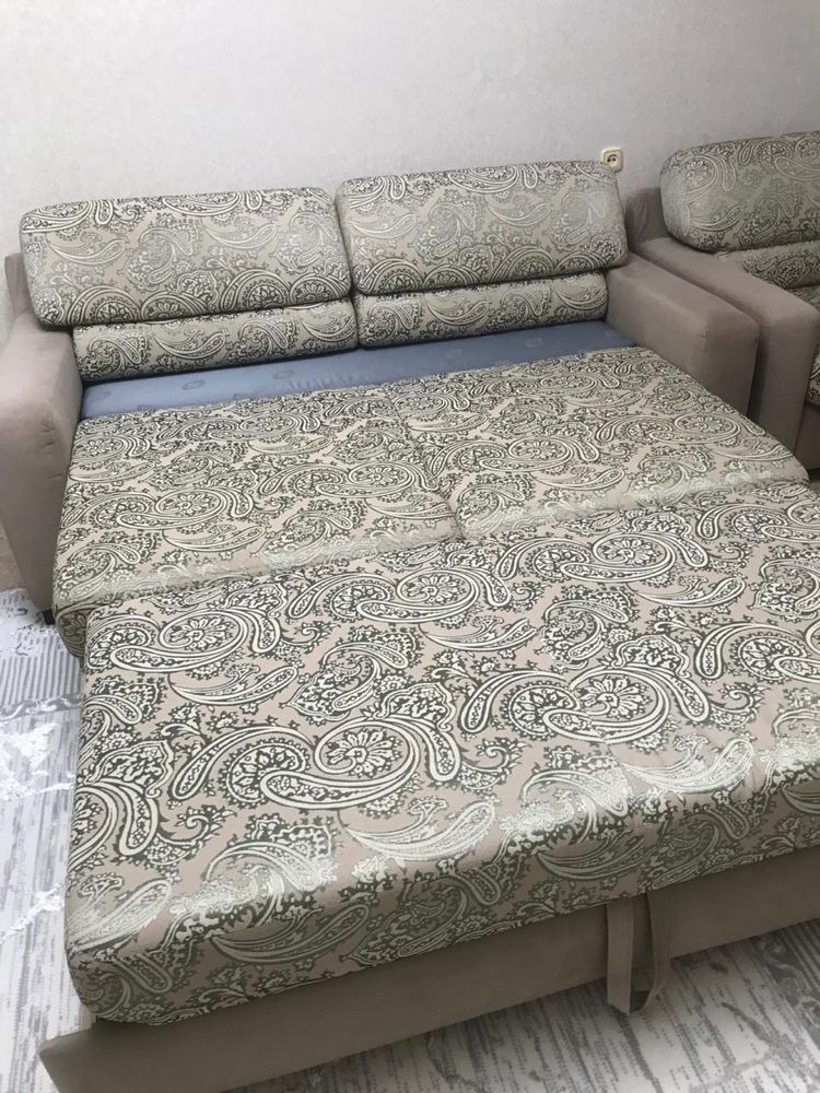 Диван и кресло в гостиную