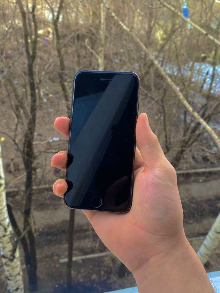 Продаю iPhone 7