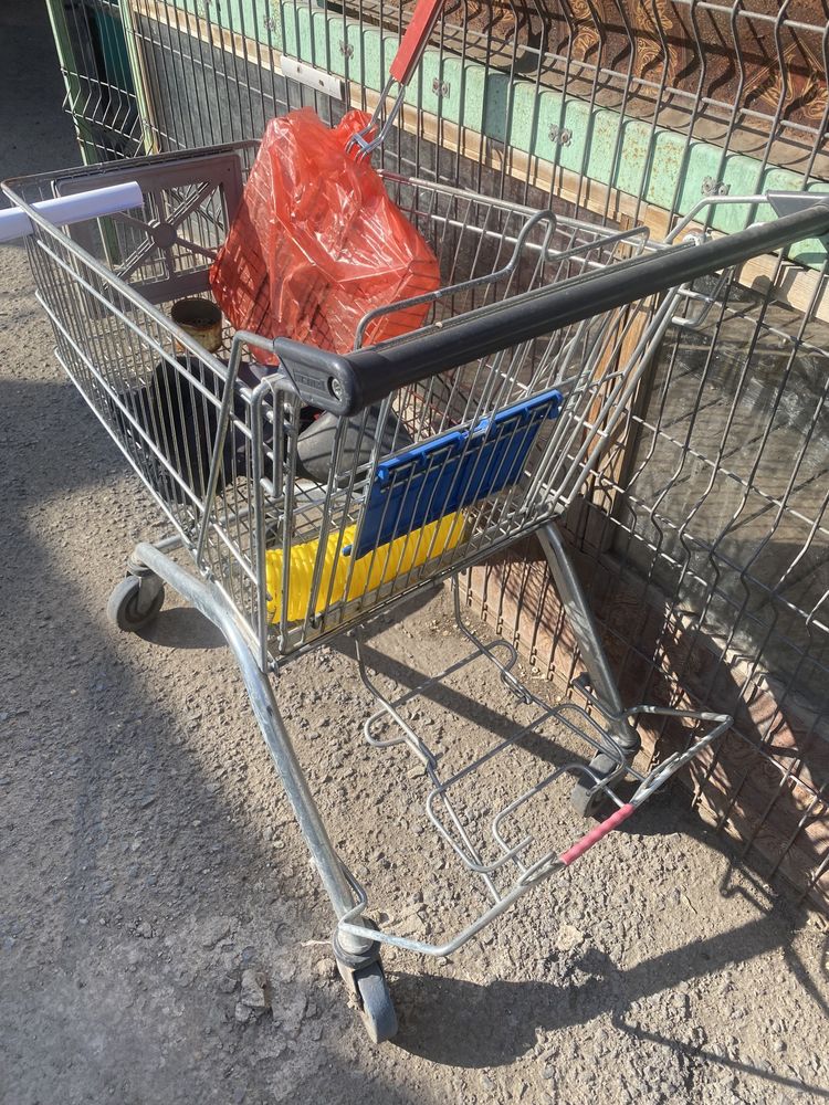 Продам корзину  тележку .