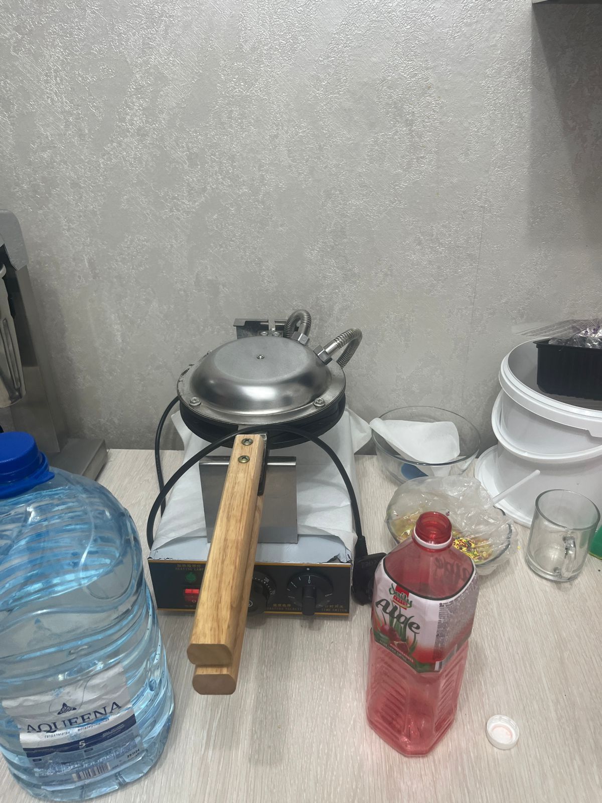 Апарат для разливного,вафельница,коктейль,морозильниа