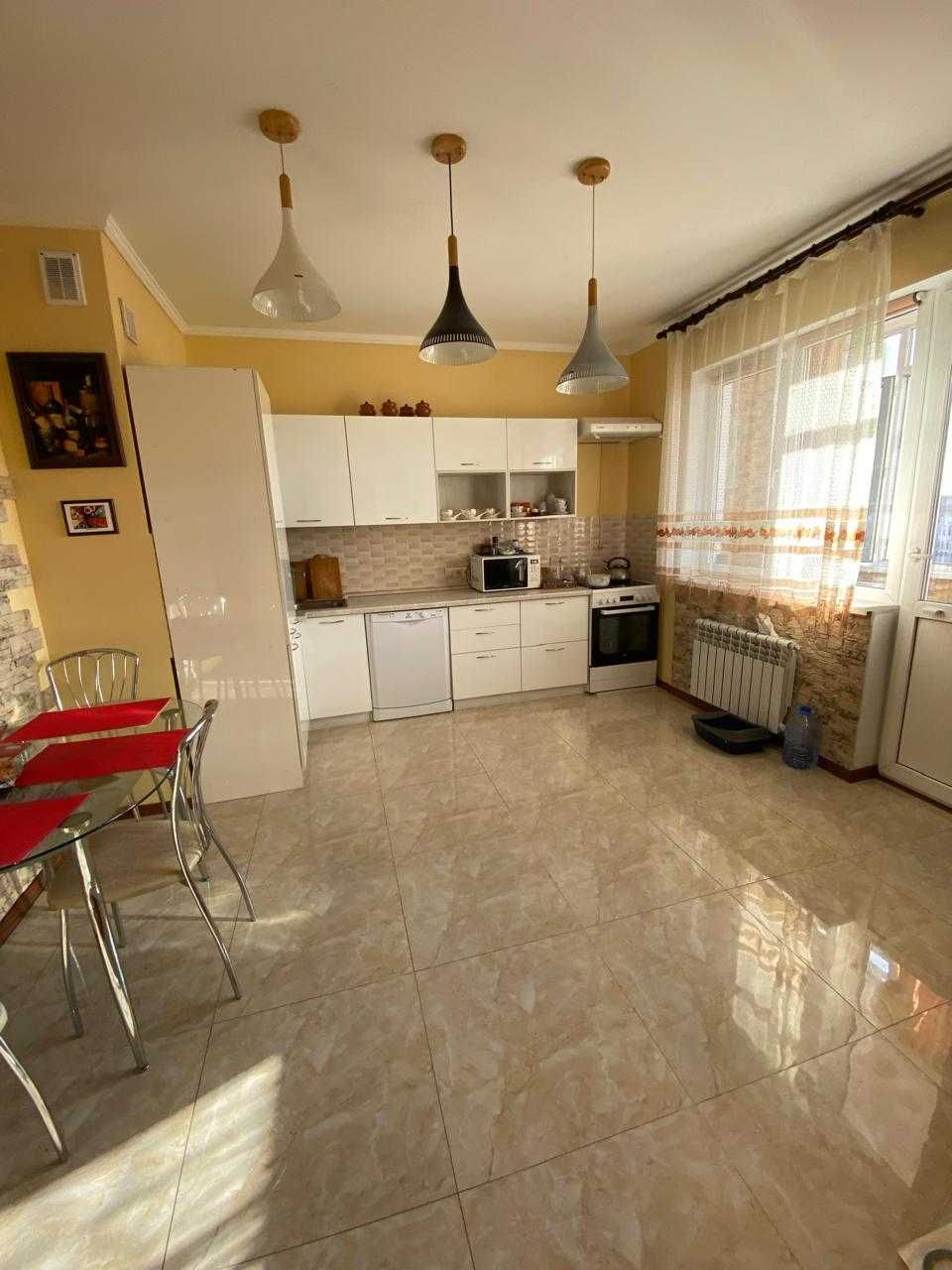 Продам двух-комнатную квартиру в ЖК "Навои", торг уместен.