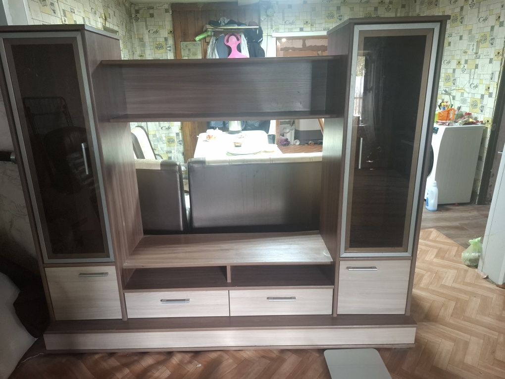 Продам стенку в хорошем состоянии.