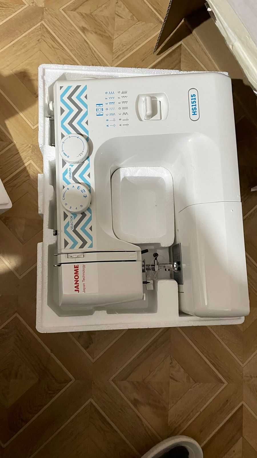 Электромеханическая швейная машина Janome HS1515