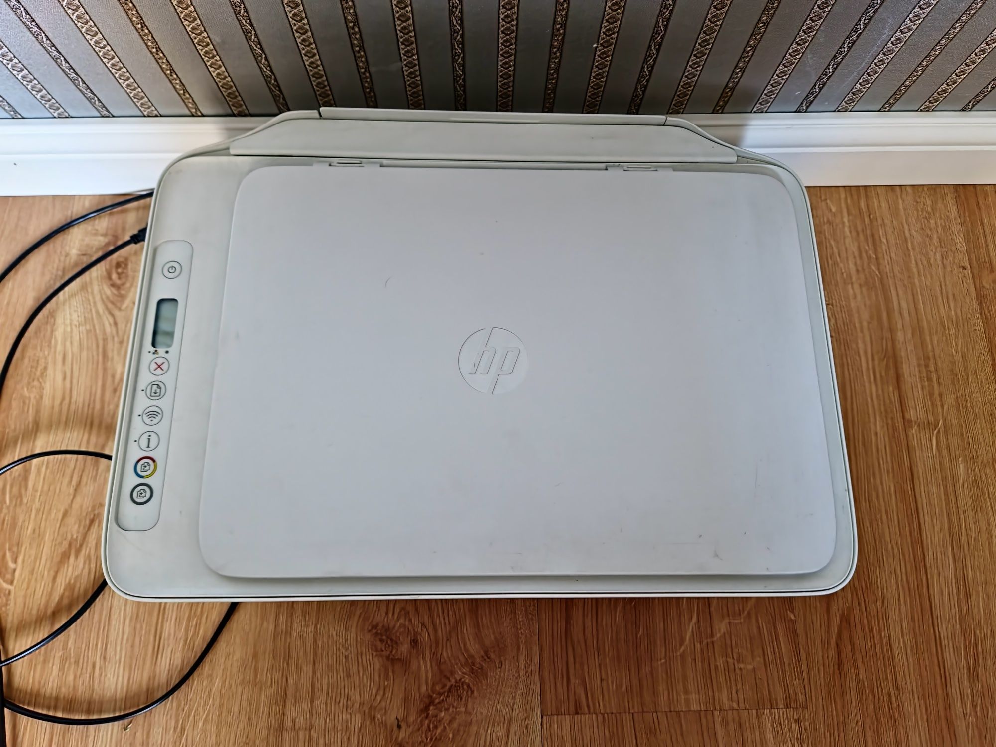 Продаю принтер HP DeskJet 2710 в идеальном состоянии