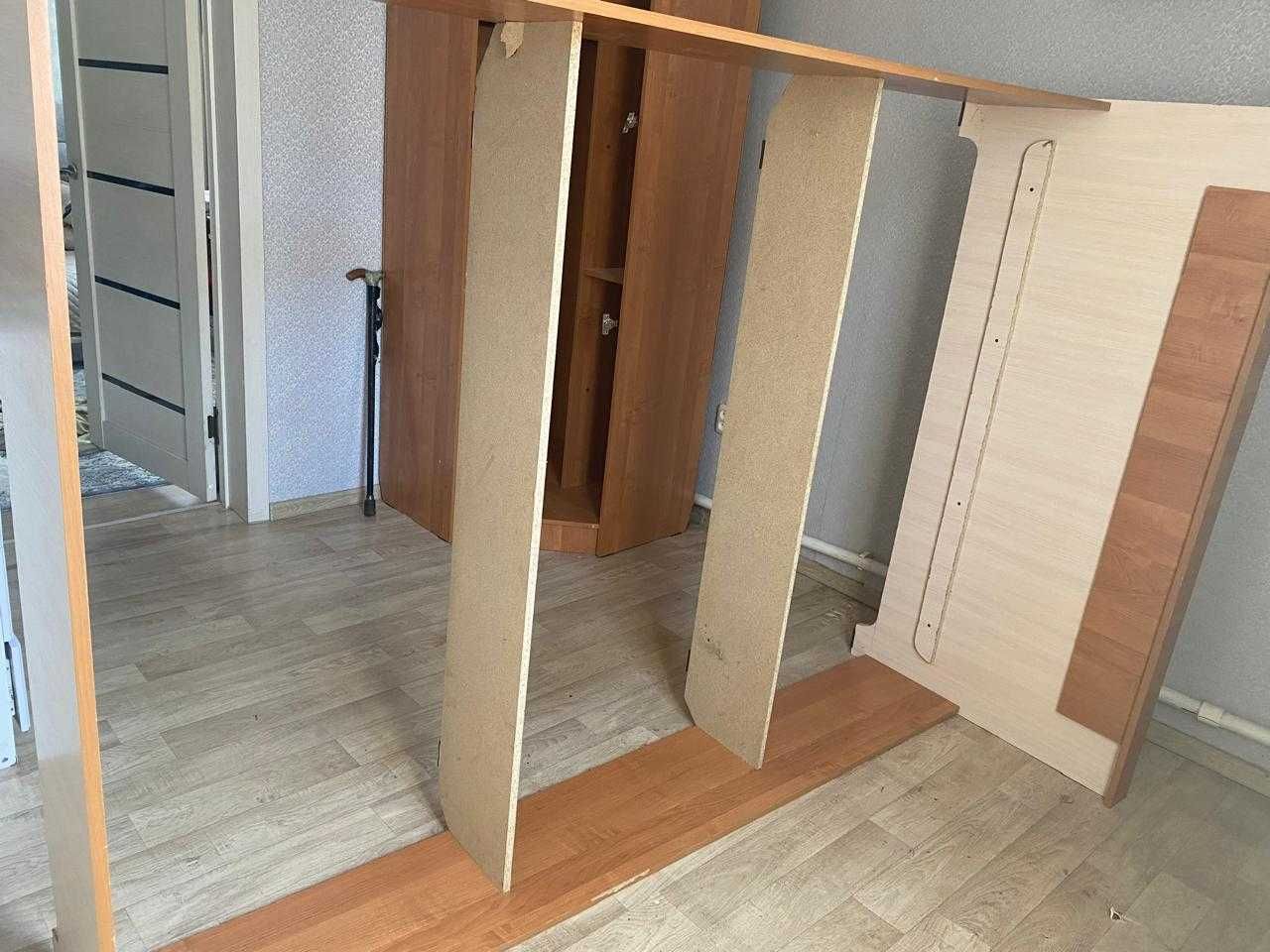Продается кровать полуторка, шкаф плательный