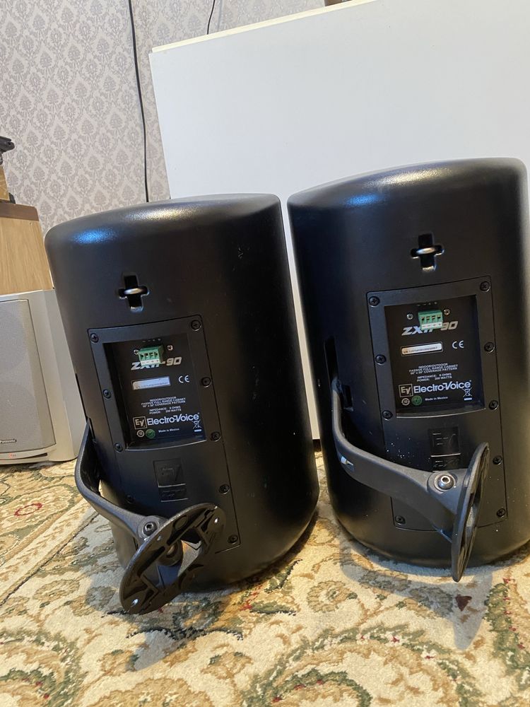 Electro Voice Zx1i-90, с кранштейном 2 штук
