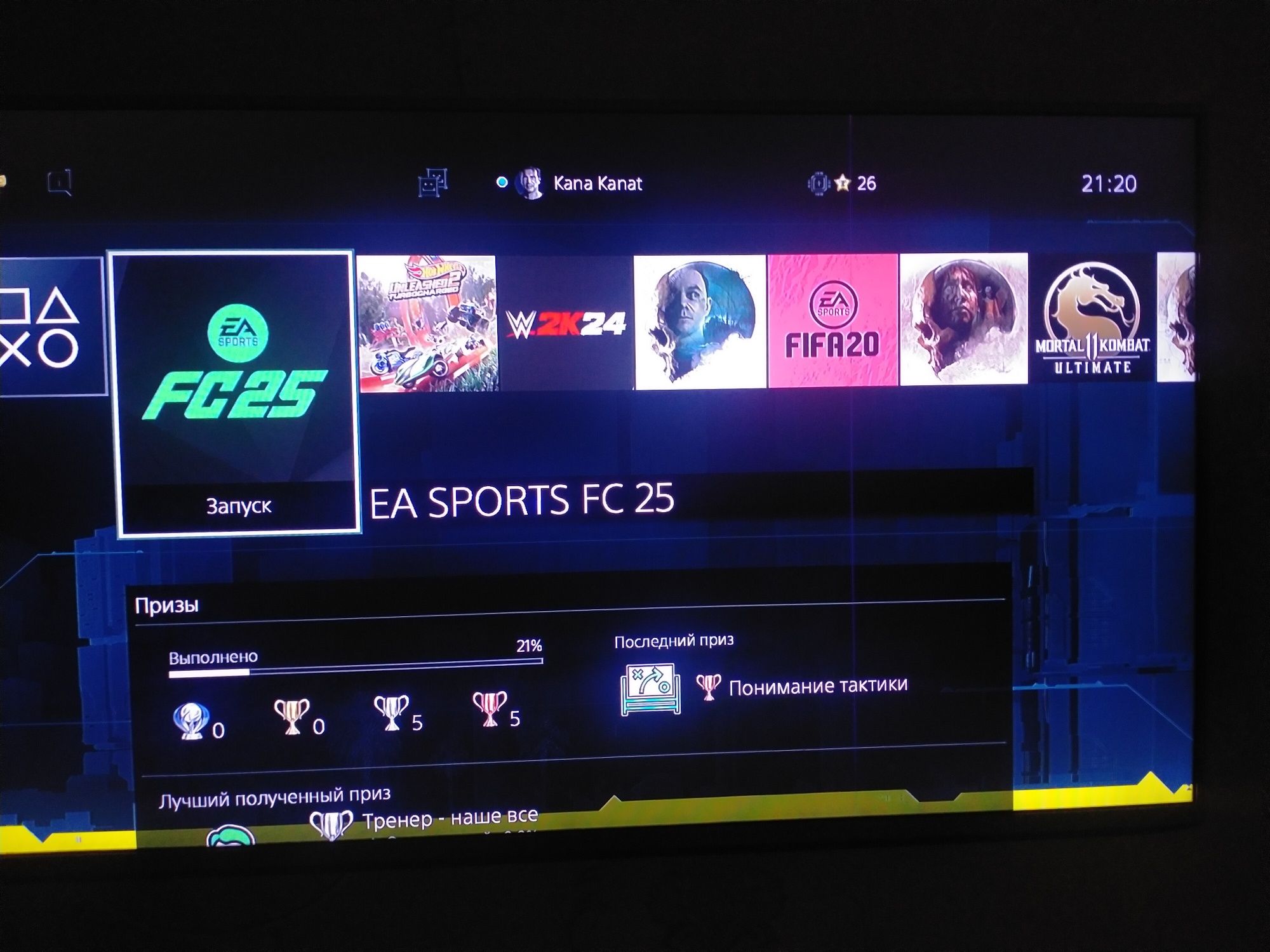 Продаю Ps 4 pro в идеальном состоянии мало пользовался
