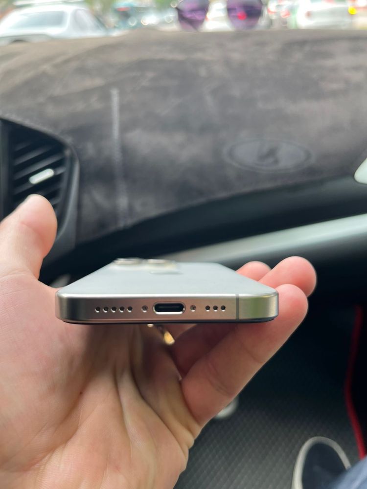 iPhone 15 pro 256 gb