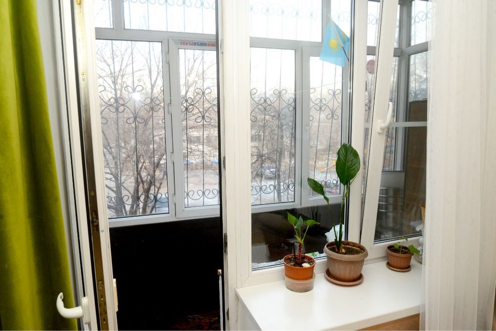 2-х ком в кирпичном доме на Жарокова Сатпаева