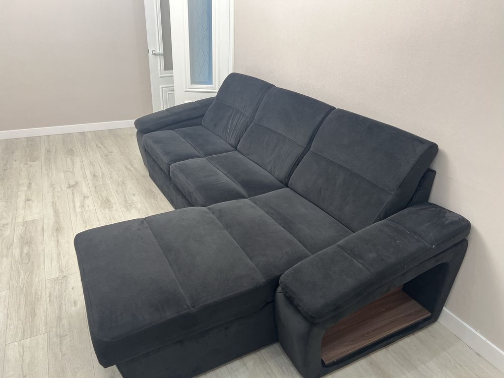 Продам диван 2.5 метров графитового цвета