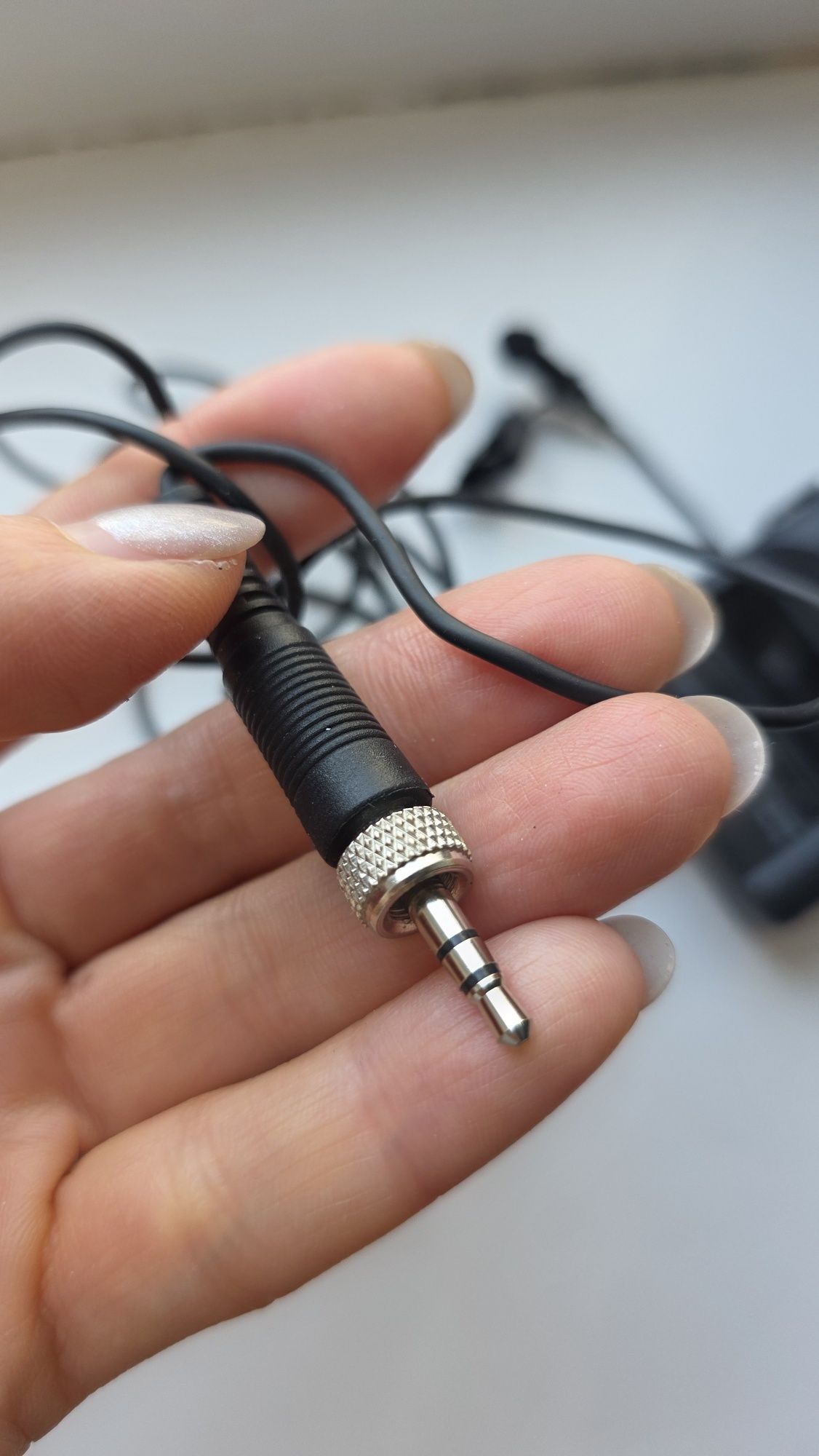 Срочно!!! Диктофон с петличным микрофоном Tascam DR- 10.
