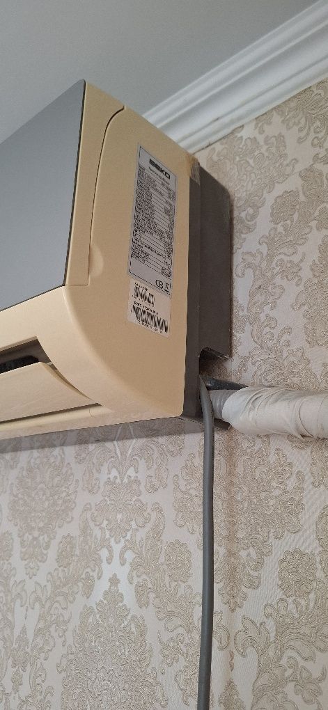 Кондиционер продаётся отлично работает продаётся из-за переезда