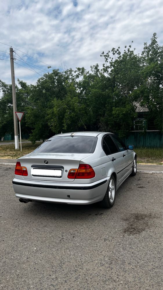 Продам машину BMW 318, E46