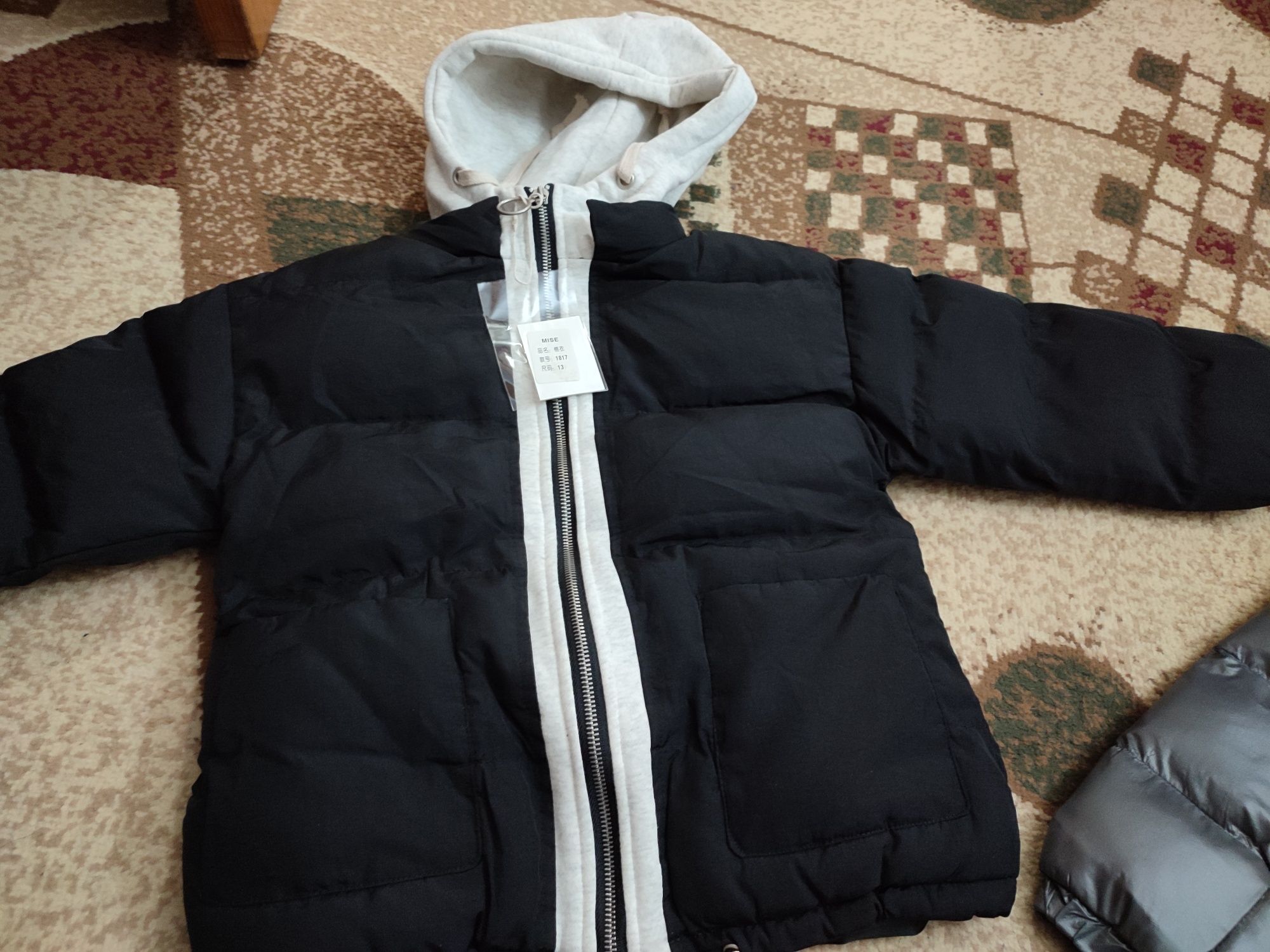 Продам куртки детские