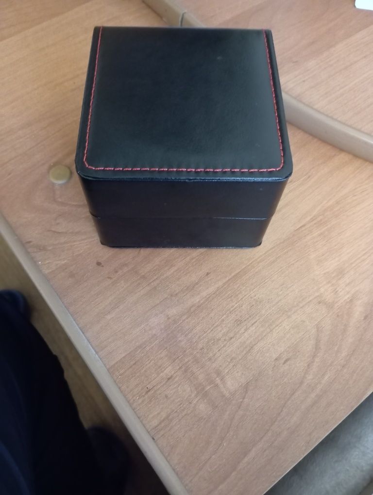 Продам часы механические женские
