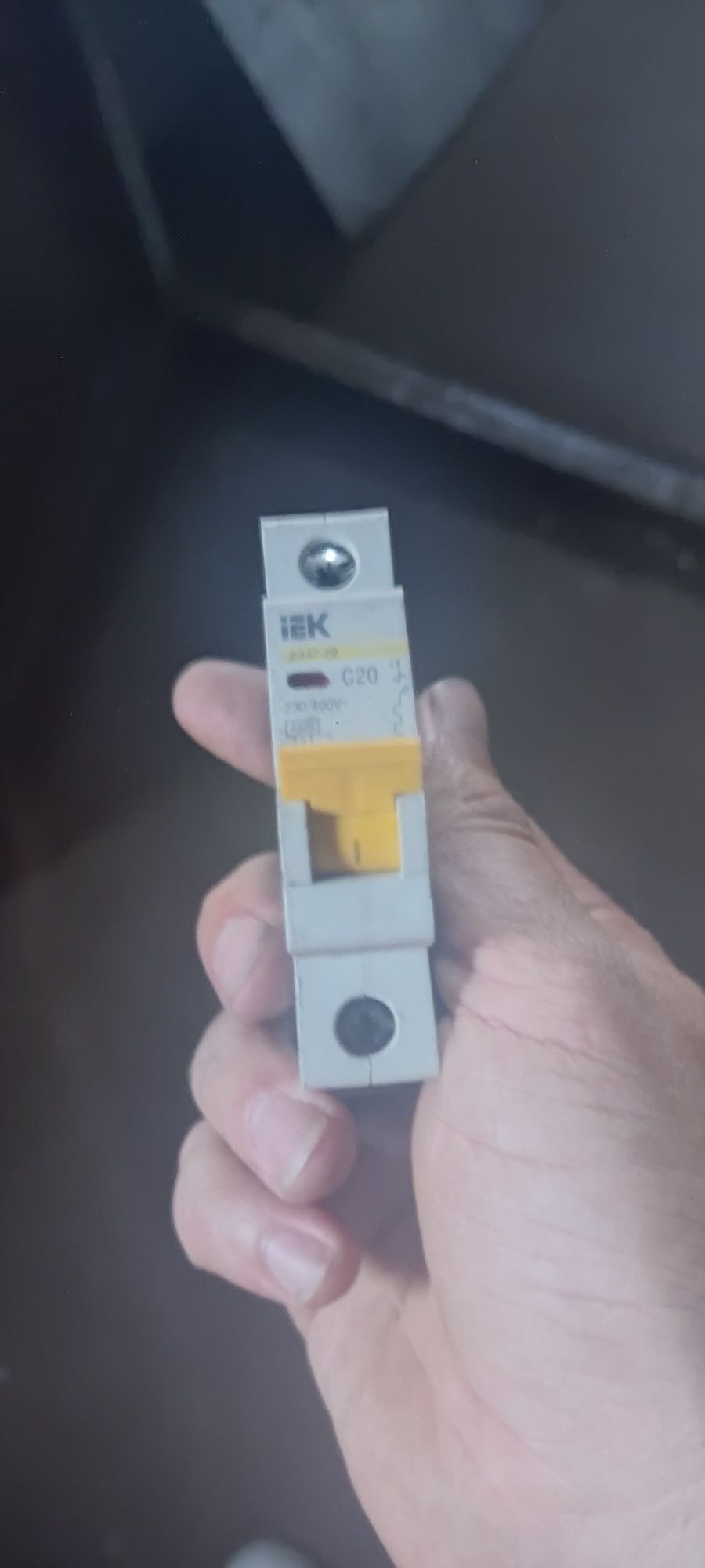 Продам б/у автоматы 20А