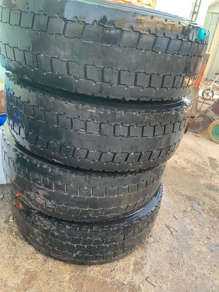 Продам резину PIRELLI 315/70/22.5 ведущие