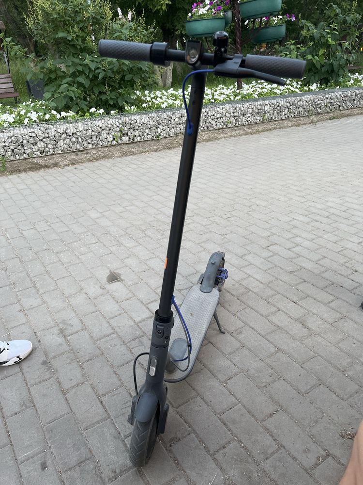 Электросамокат «Xiaomi Mi Electric Scooter 3