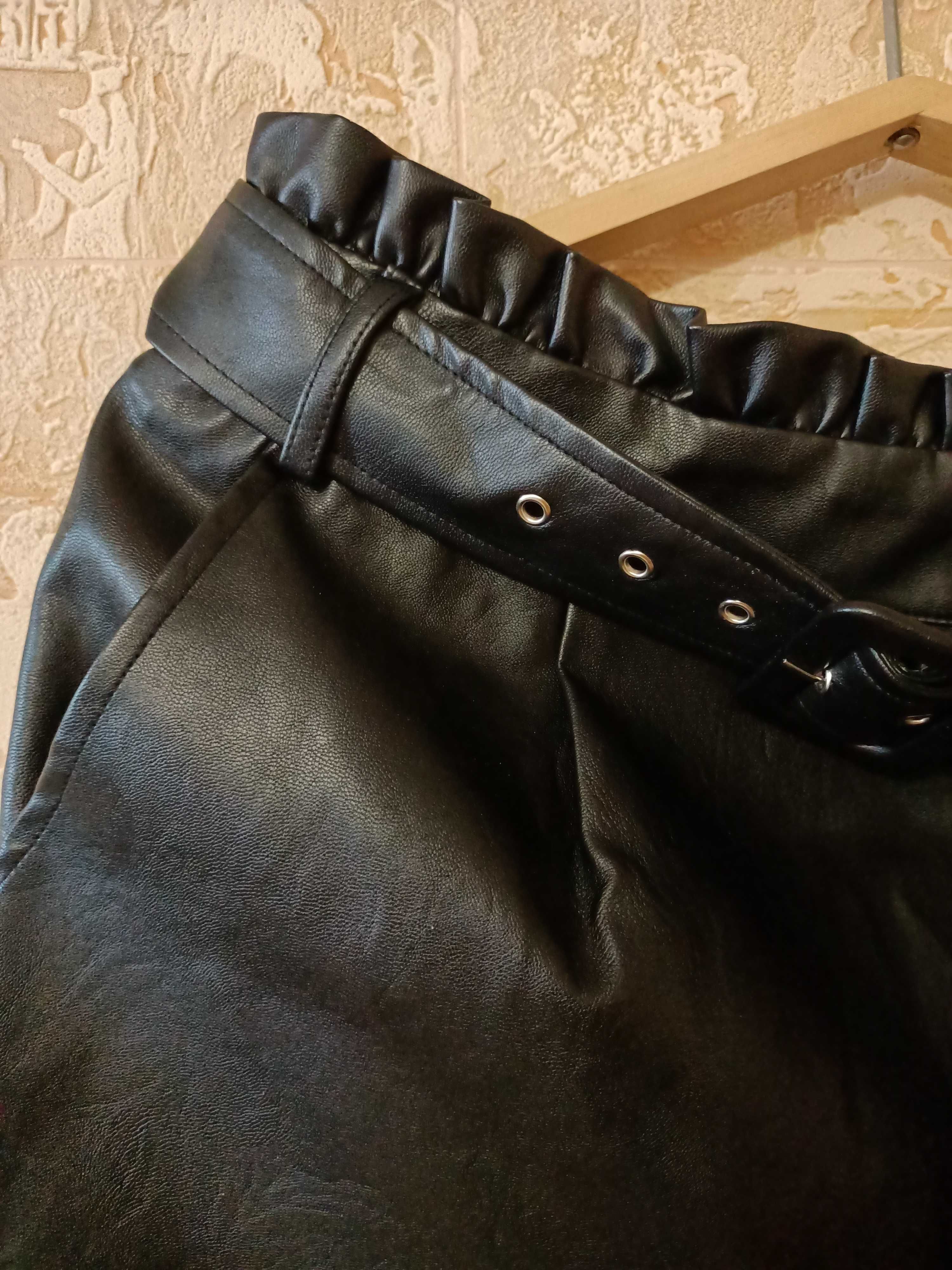 Продам новые женские брюки ASOS из экокожи, размер 50