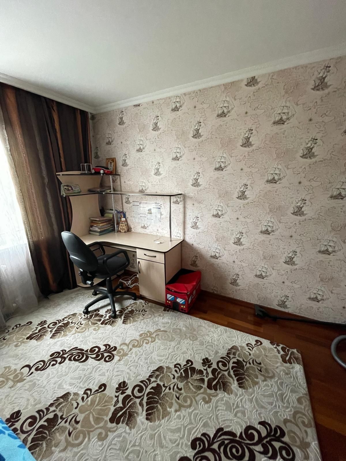 Продам 3 комн.квартиру в районе Ударника, центр , ленинг.планировки