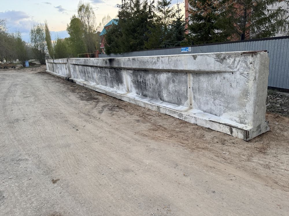 Отдам фундаментную балку 12 м в длину, железобетонный блок