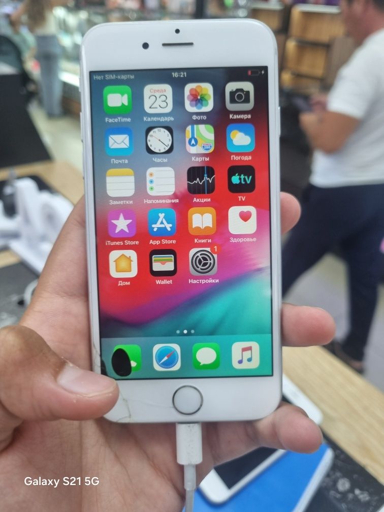 iPhone 6 64 гб состояние на фото все работает точка не мешает