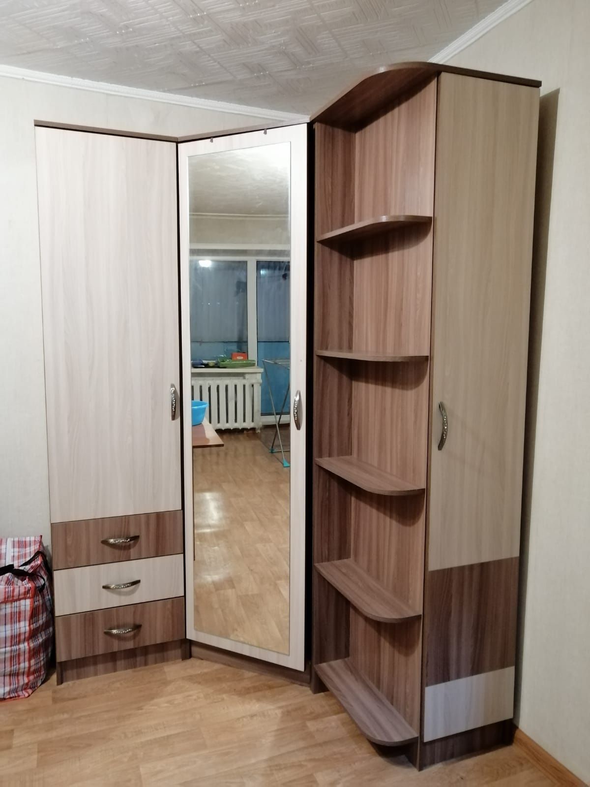Продам угловой шкаф. Уже разобрал. Состояние идеальное.