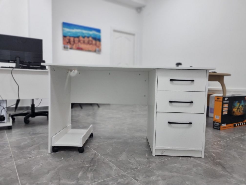 Продаю рабочий стол 140×65 см