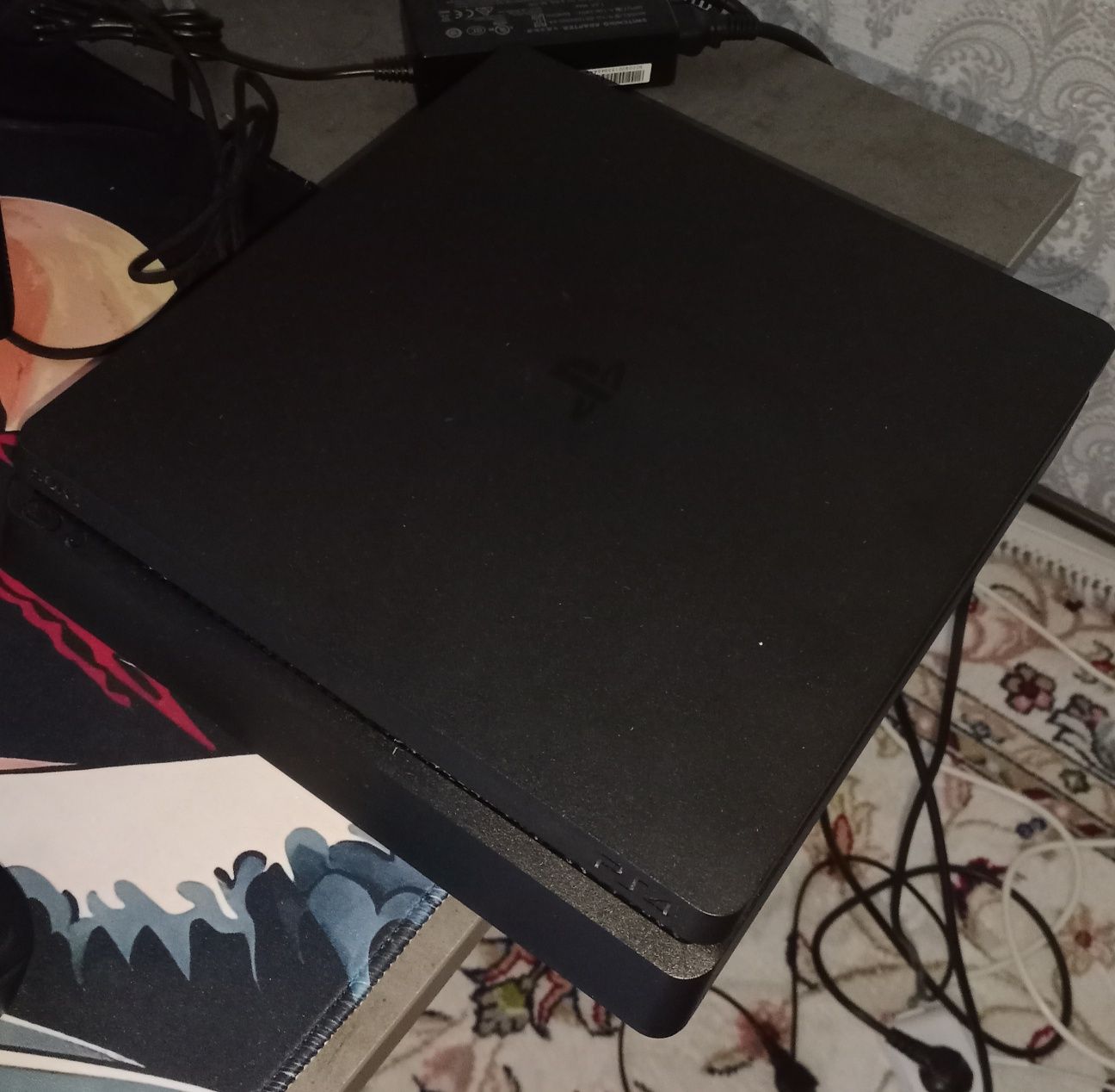 Продам PS4 slim 1tb