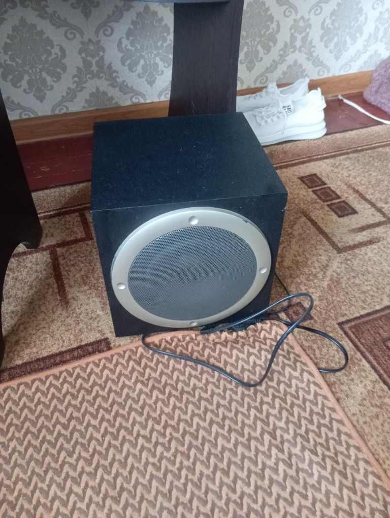 продам сабвуфер  состояние хорошее