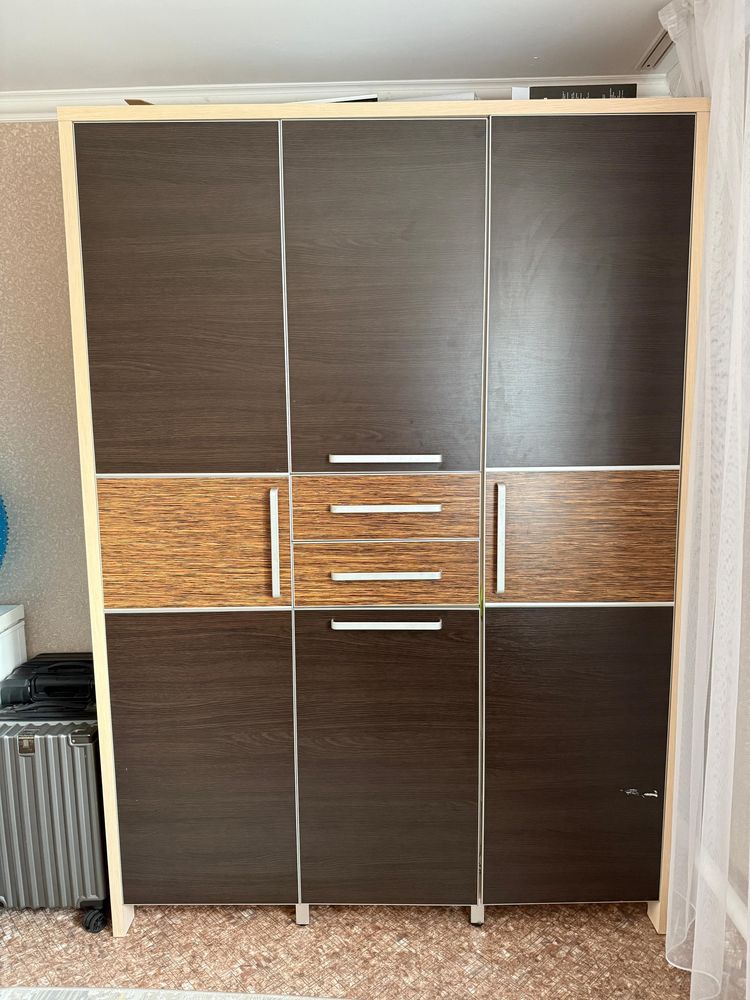 Срочно продам шкаф