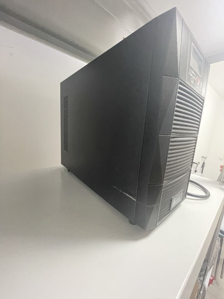 UPS SVC 3000 VA, источник безперебойного питания ИБП