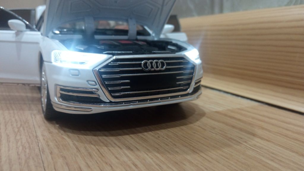 Продам машинку Ауди как настоящия