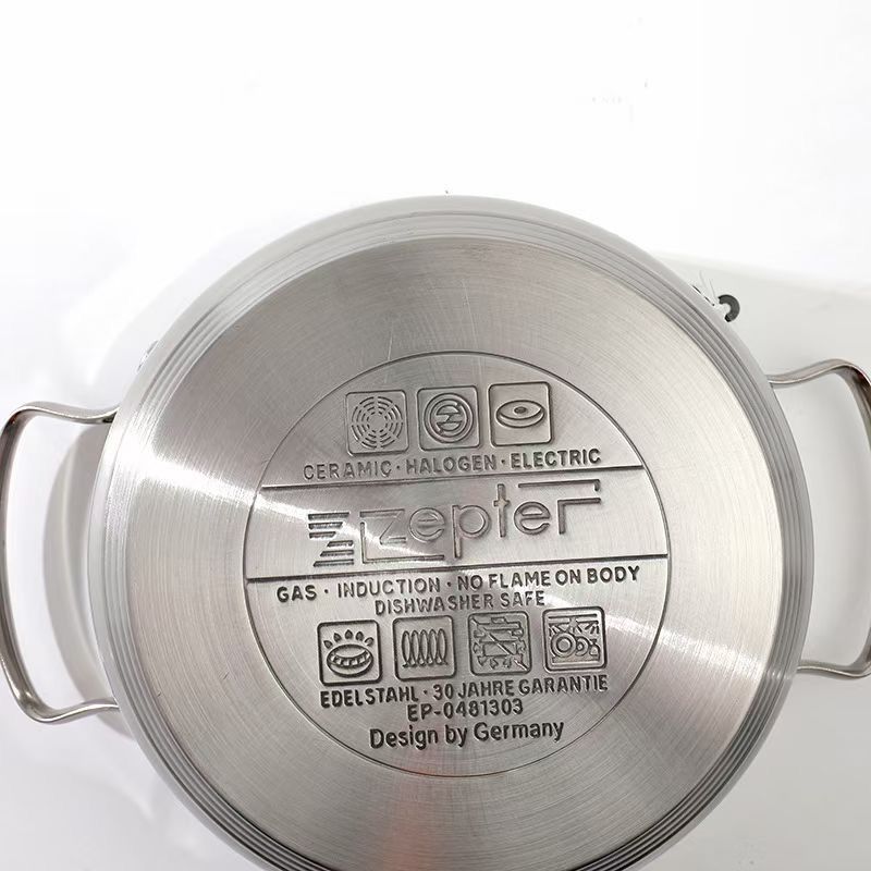 Продам набор кастрюль и чайник
