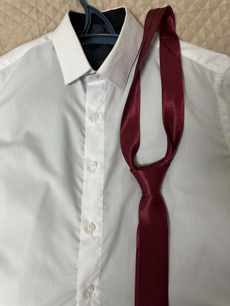 Продам костюм тройку (+белая рубашка и галстук)