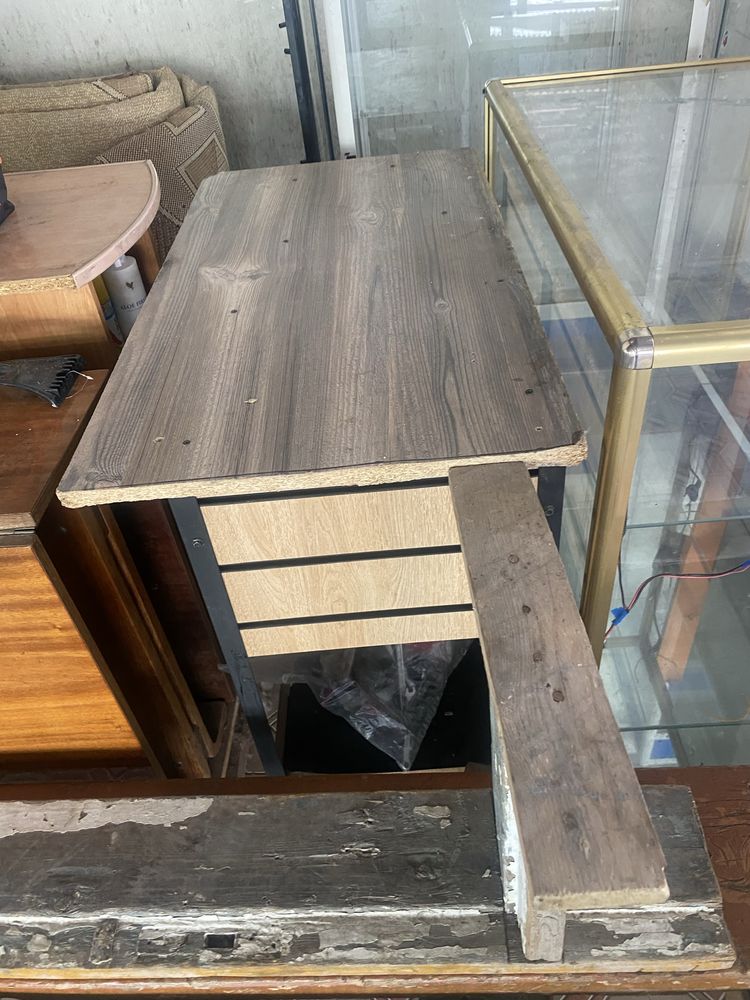 Продам витрины,бегущая строка,столы -160к за все