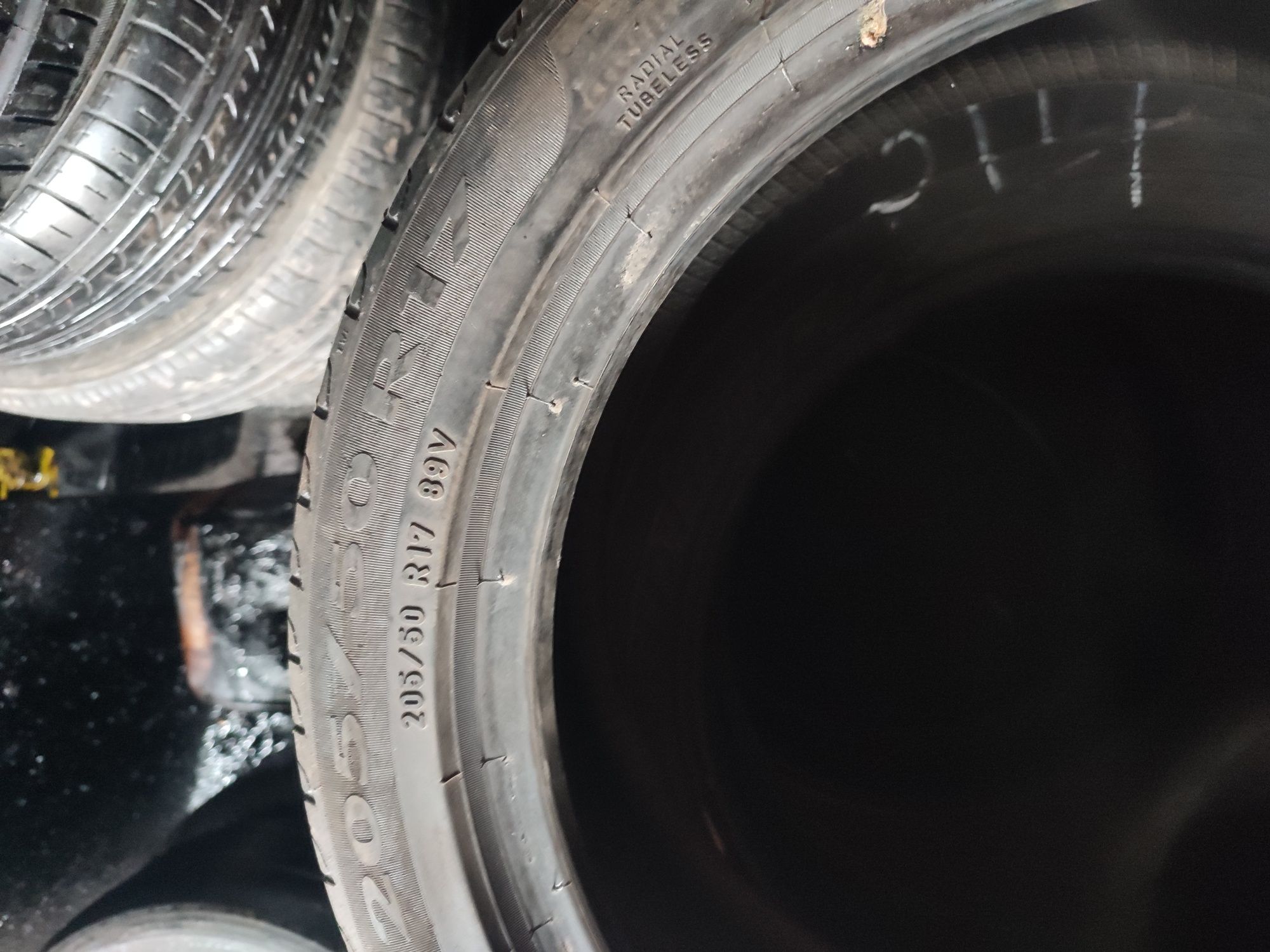 Шина безкамерка размер 205/50 R17