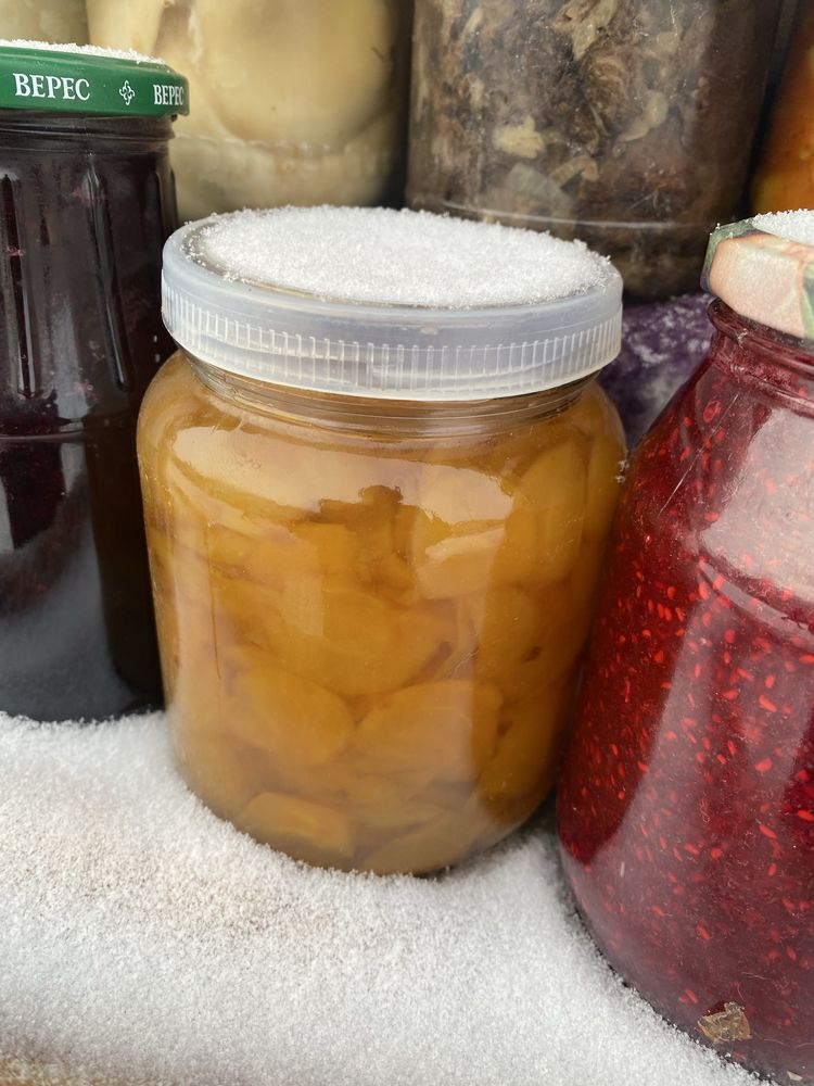 Варенье вишнёвое с косточками ,клубничное,и другое