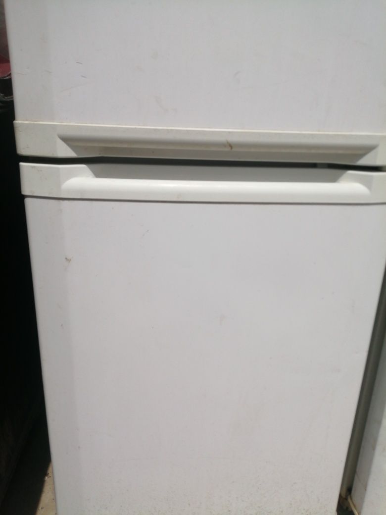 Холодильник 2хкамерный "BEKO" корпус белый,на запчасти, высота 2м.