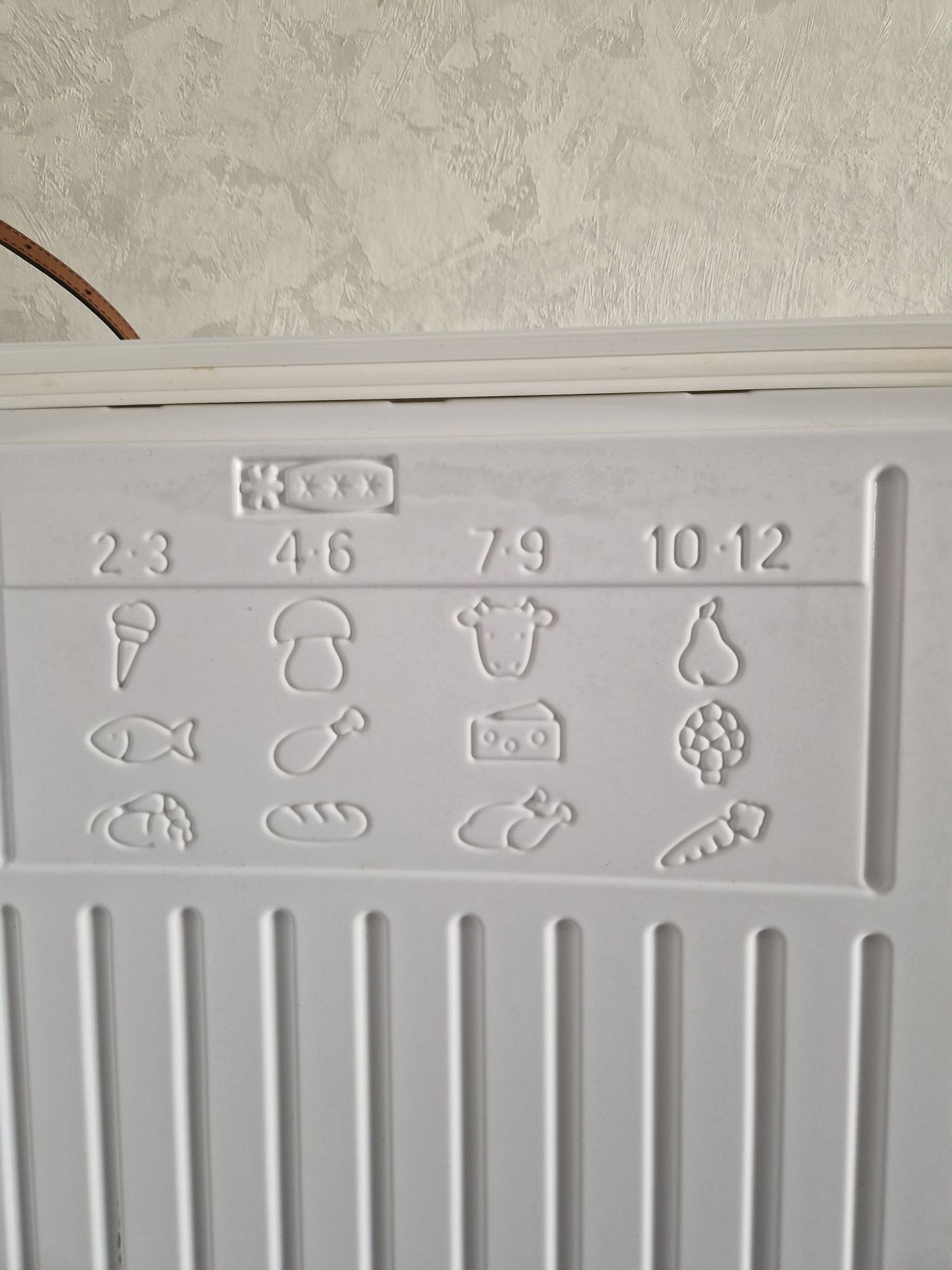 Продам морозильник Indesit