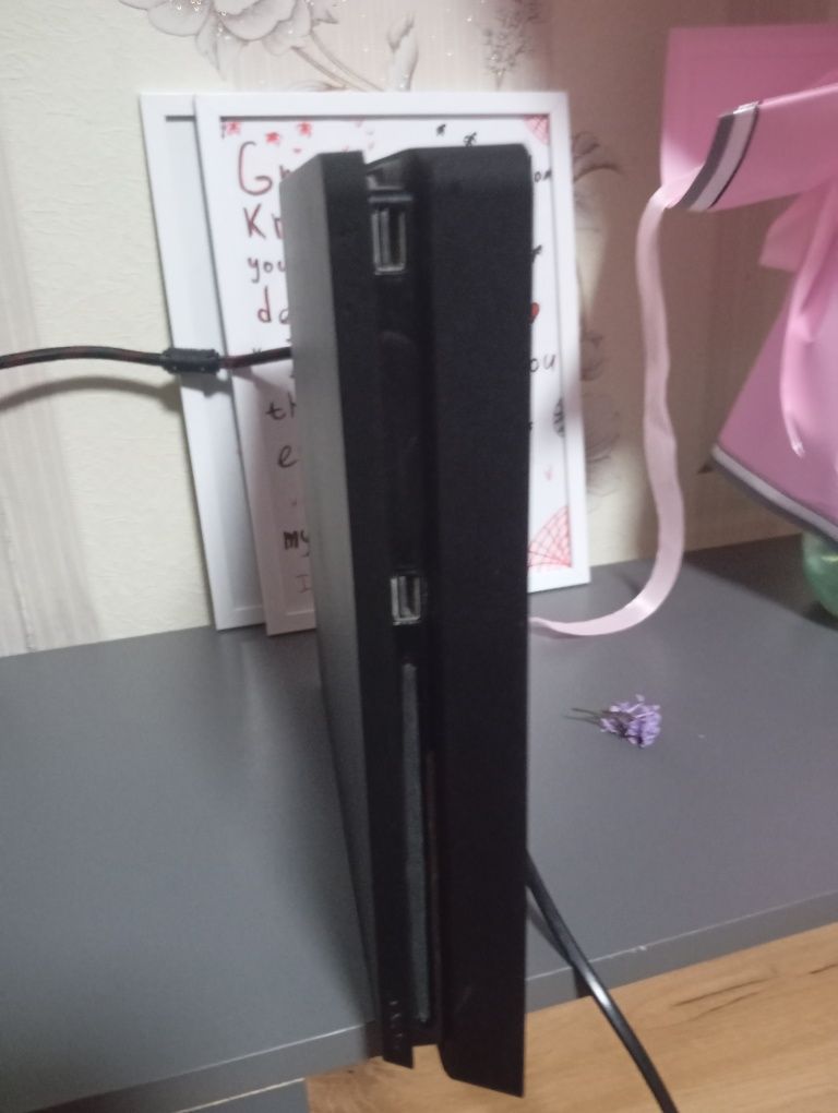 Playstation 4 slim