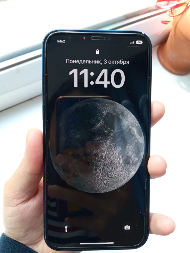 Iphone 12 , синие вместе с зарядкой и airpods пишите только на вацапп