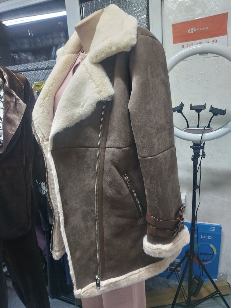 Дубленка новая, красивая.