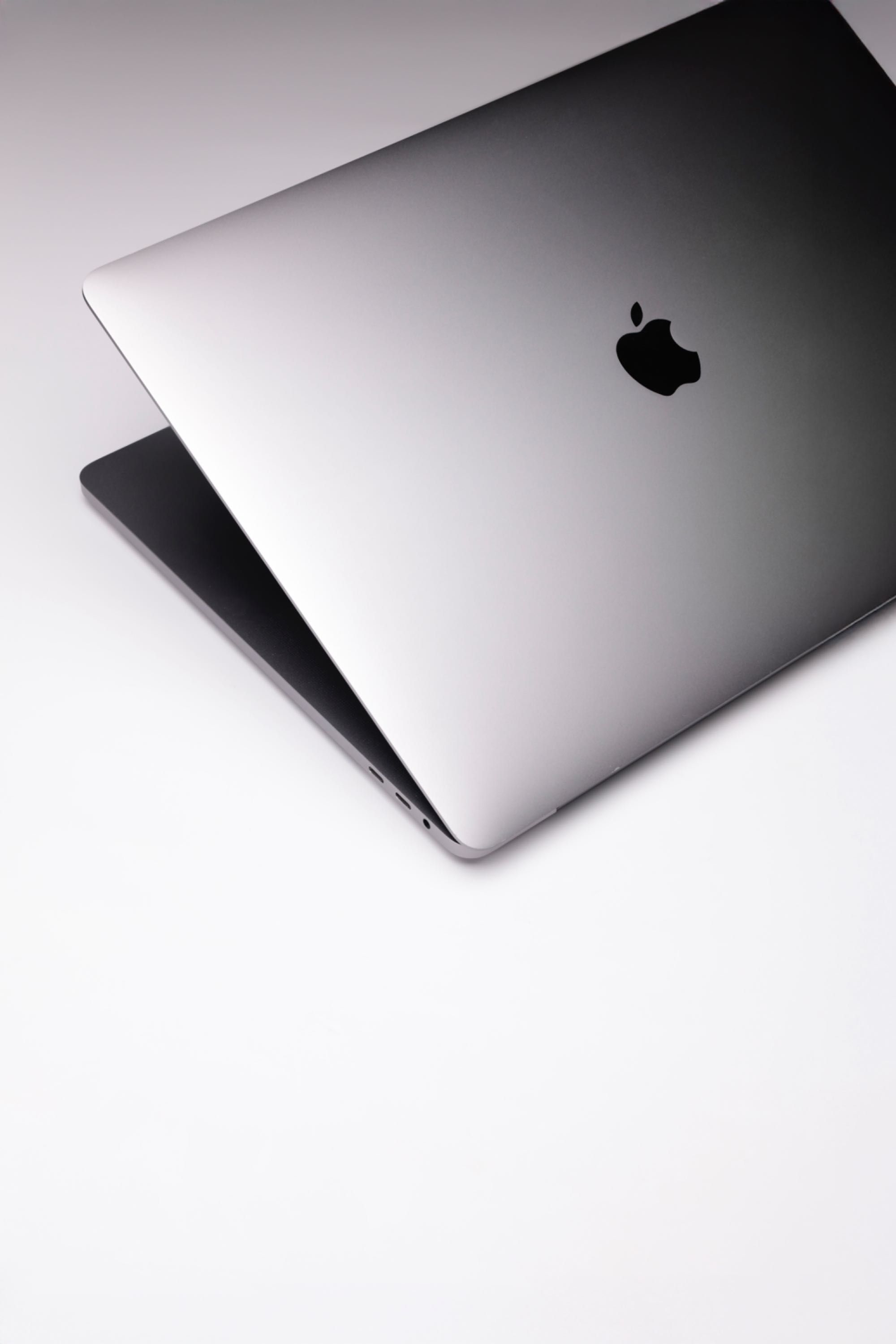Ноутбук Apple MacBook Pro Retina 16 Space Gray i7 (MVVJ2RU/A)