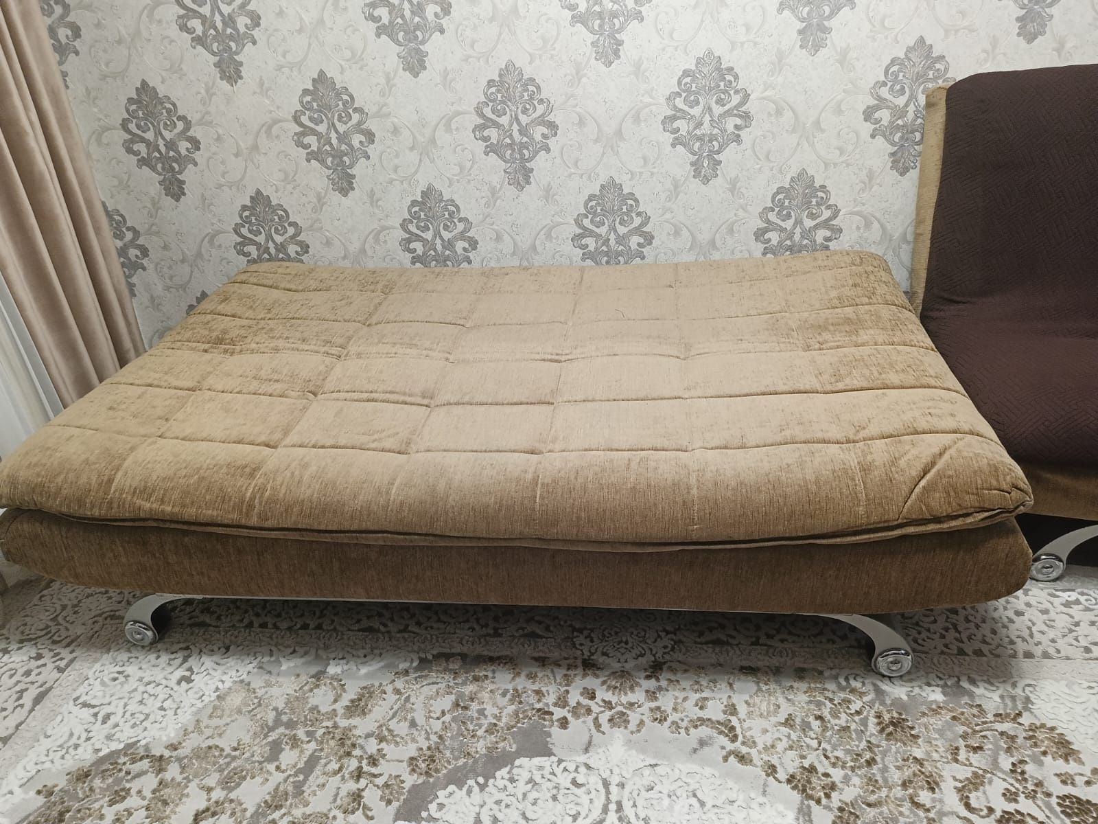 Продам диван с 2 креслами