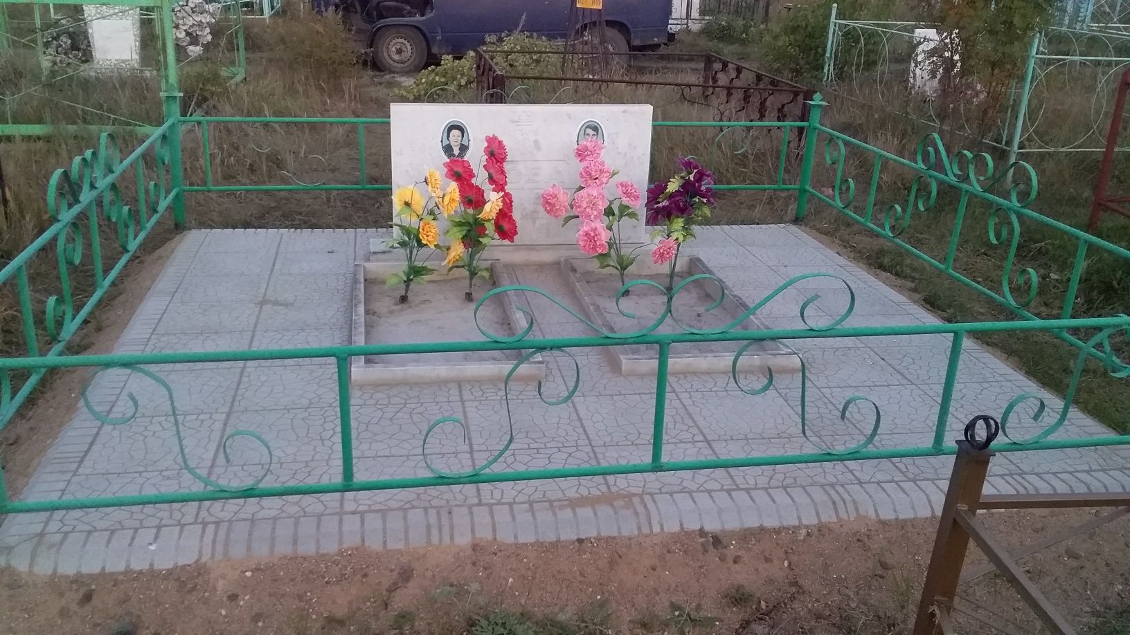 Благоустройство захоронений.