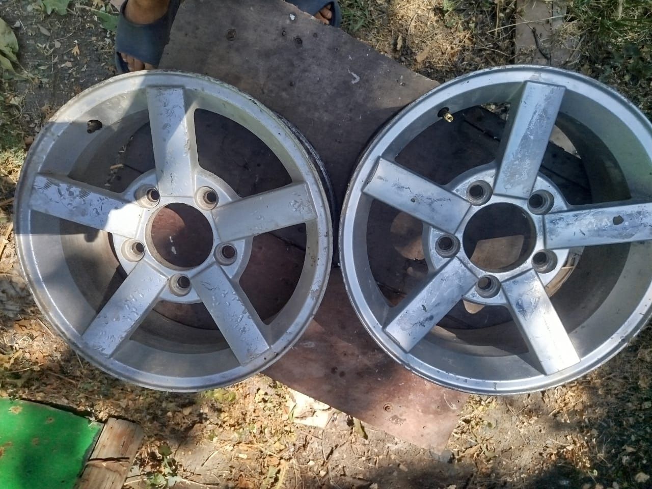 Продам два титановые диски 16 размер