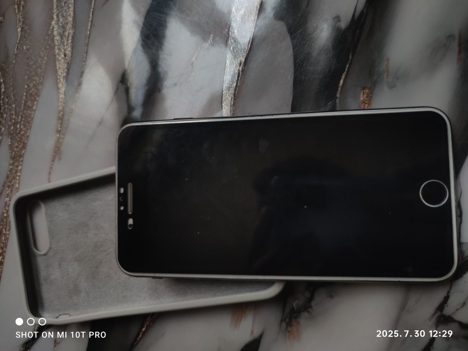 iPhone 7 plus с чехлом