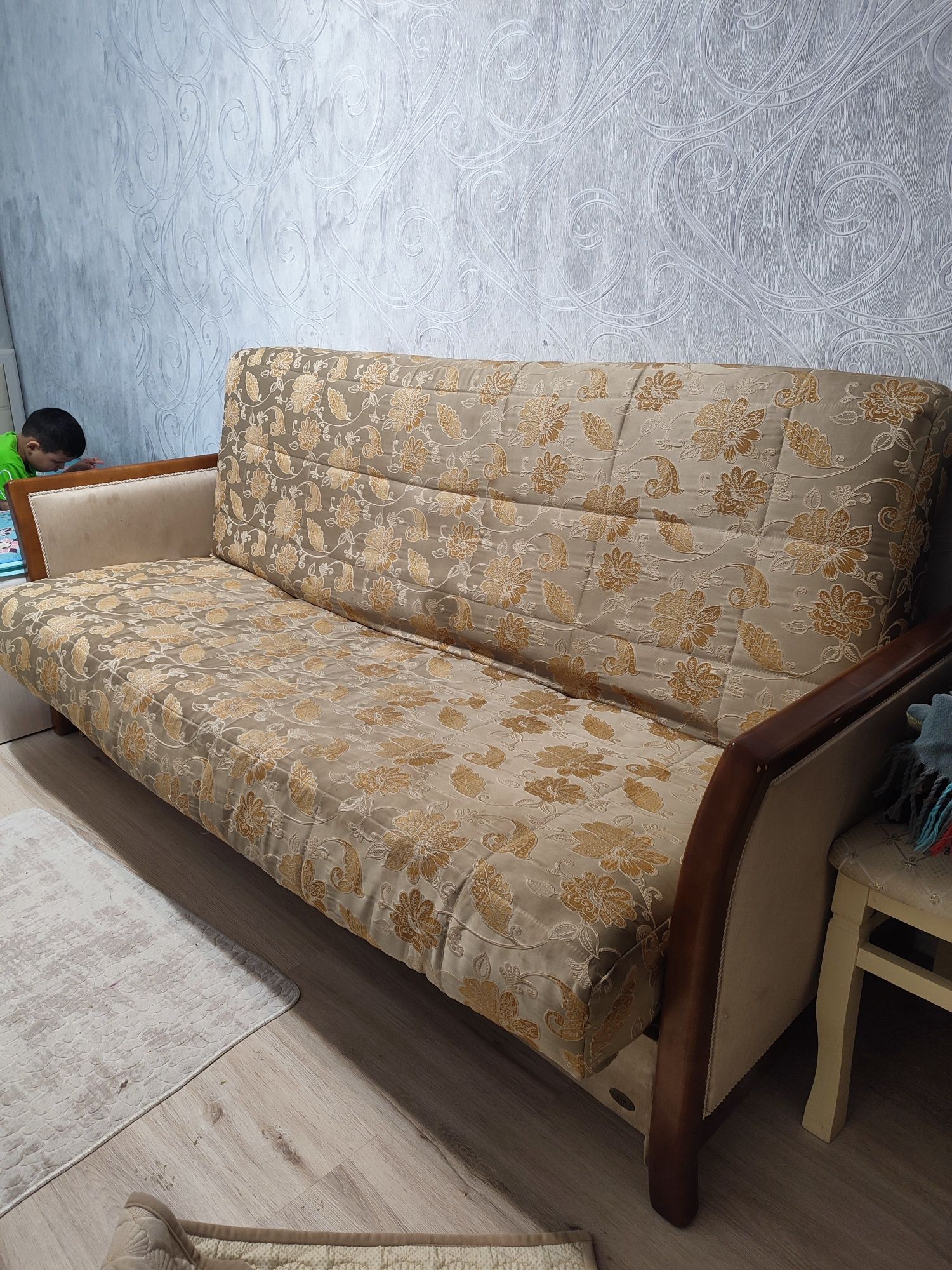Продам бу диван в хорошем состоянии