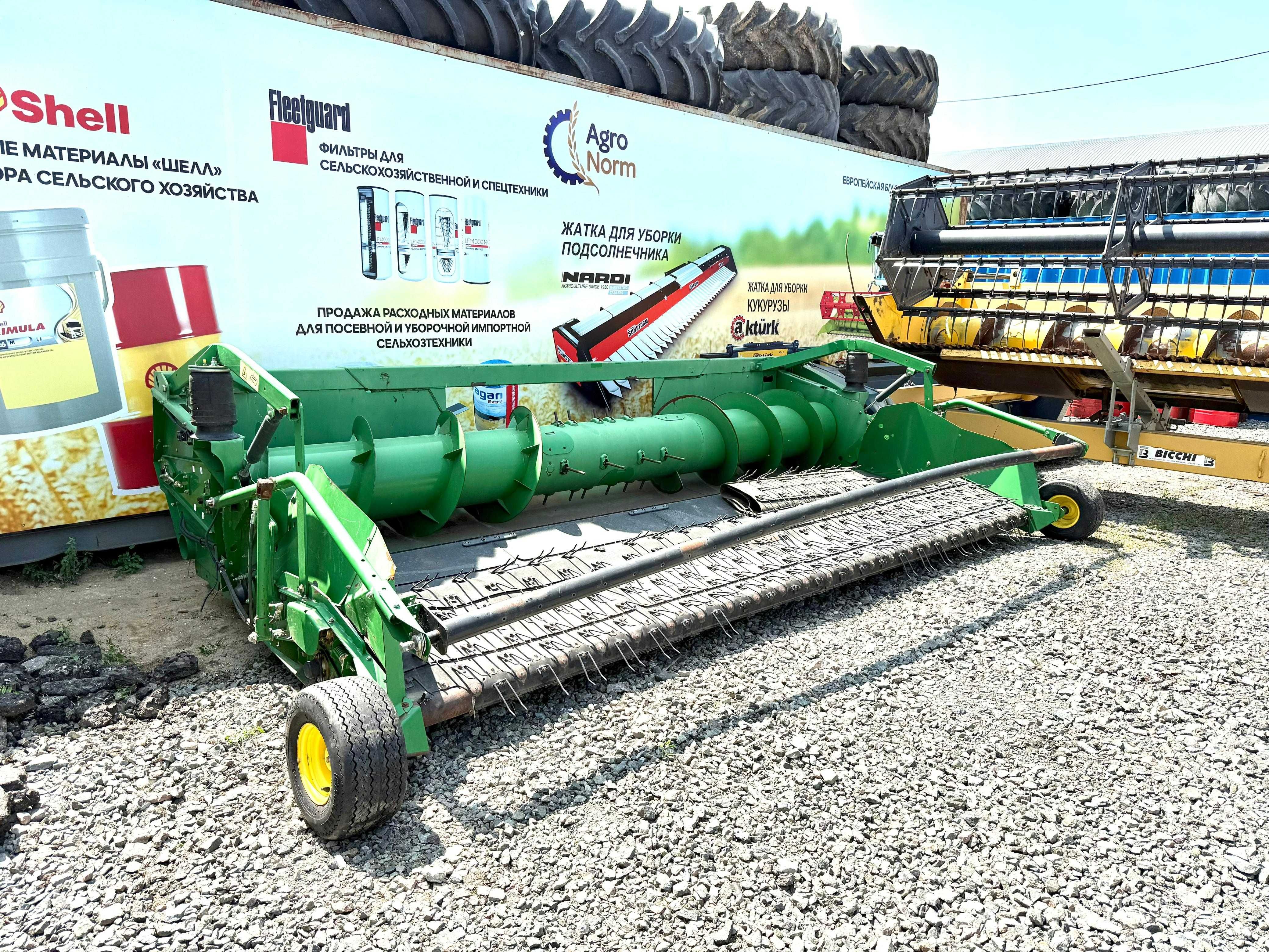 подборщик John Deere 615P